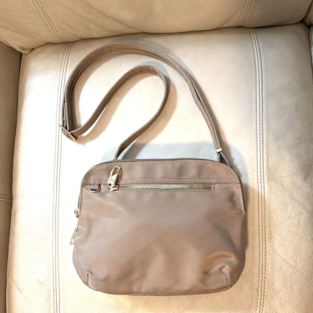 Travelon  Anti-Theft Tailored East/West Organizer Crossbody Bag  RFID Taupe